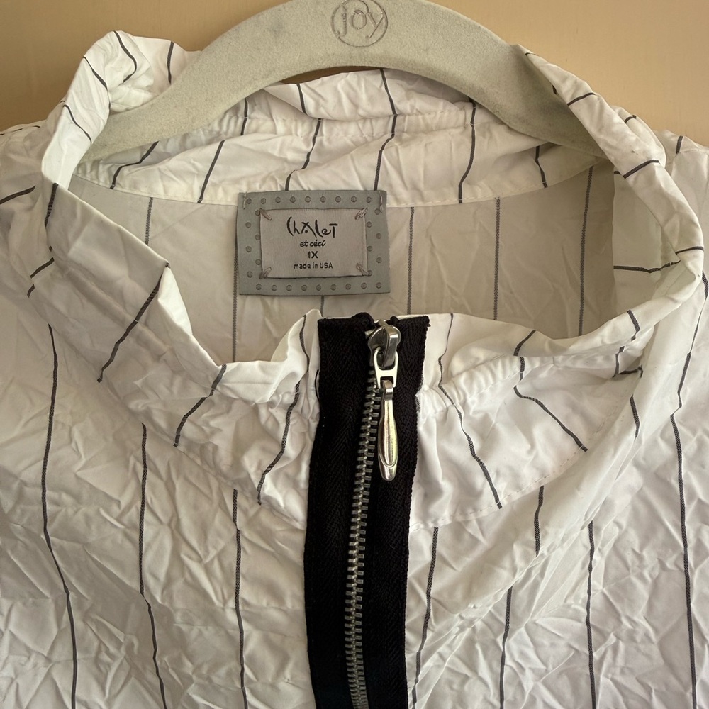 Chalet et Cie Sleeveless Pinstripe Crinkle Fabric Tunic